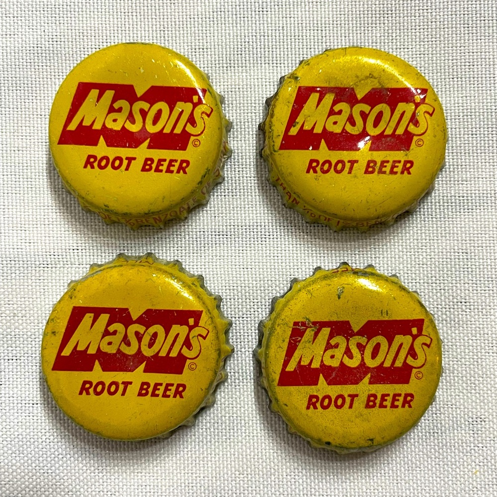 Lot of 4 VERY VINTAGE Masons Root Beer soda cola pop bottle caps cork lined guc
